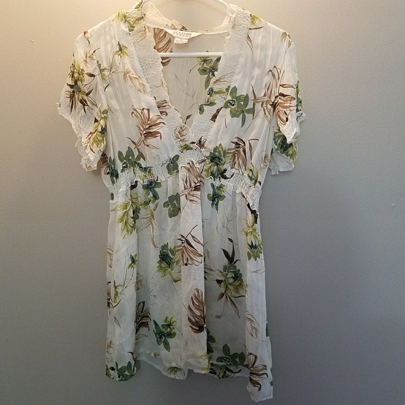 Allison Taylor Dresses & Skirts - 💚Floaty V-neck Dress💚